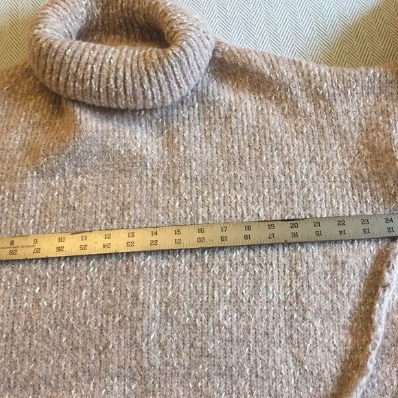 KG KEVIN GARNETT Mauve sweater  Pit to Pit 25" turtleneck, MED, EXCELLEN… - Picture 5 of 16